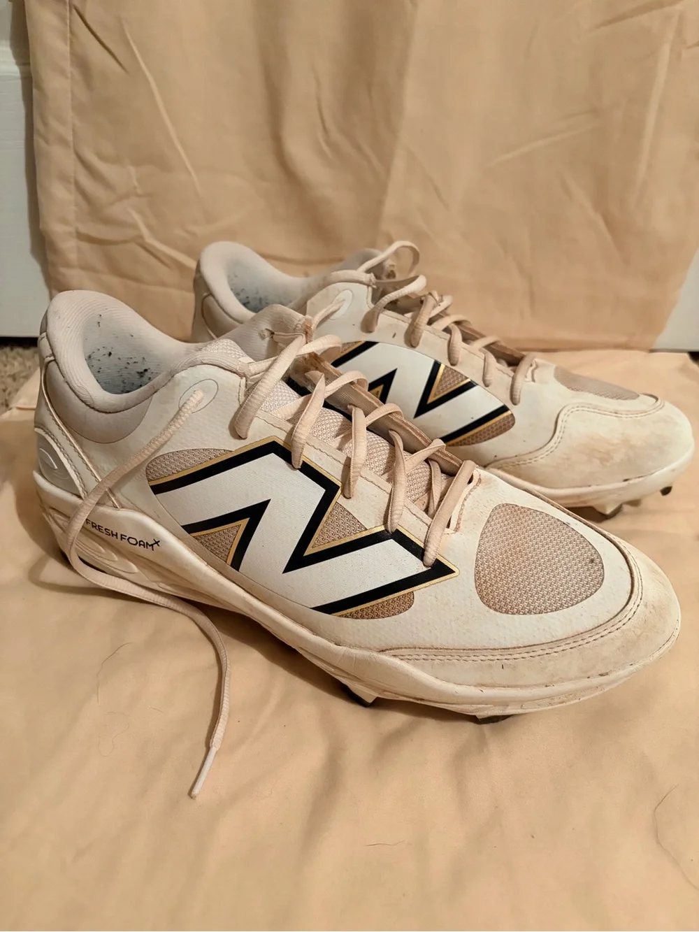 New Balance White and Beige Baseball Cleats with Black Accents